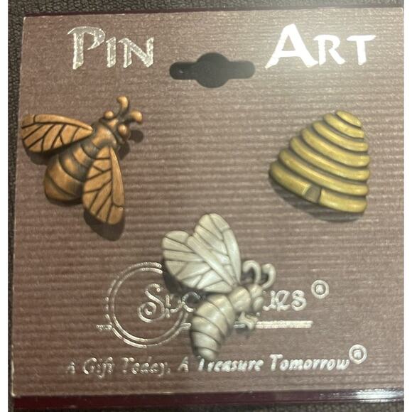 Spoontiques Bee/Beehive Vintage Pewter/Gold Pin Art - Approx 3/4 In Each - Picture 2 of 3
